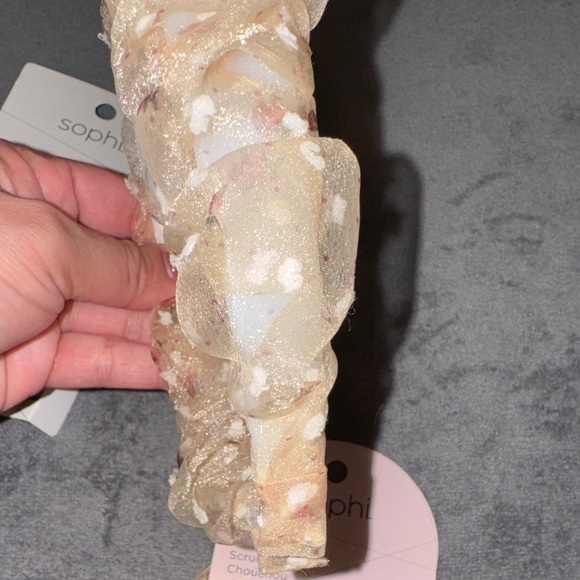 Sophi - NWT Yellow & Beige Floral Hair Accessories Set - Picture 10 of 14